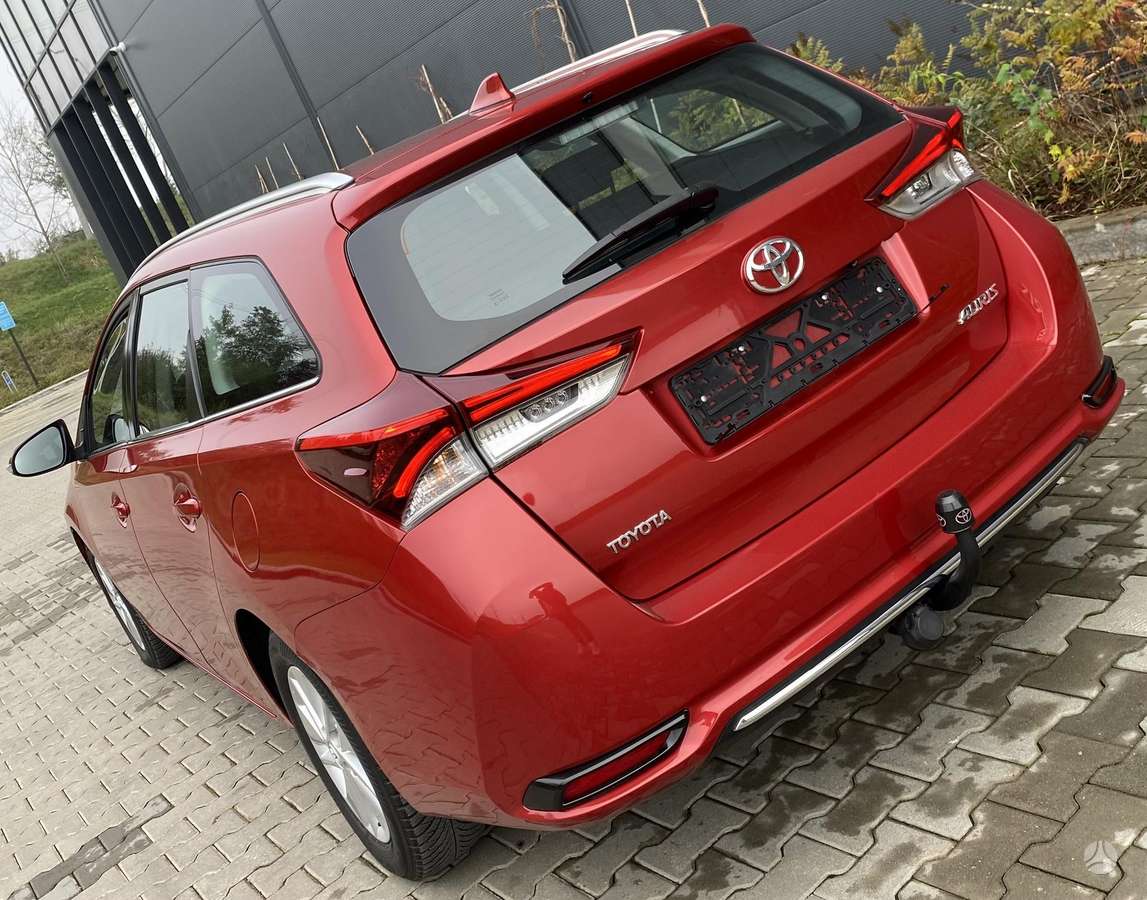 Toyota Auris 2015 — фото 5