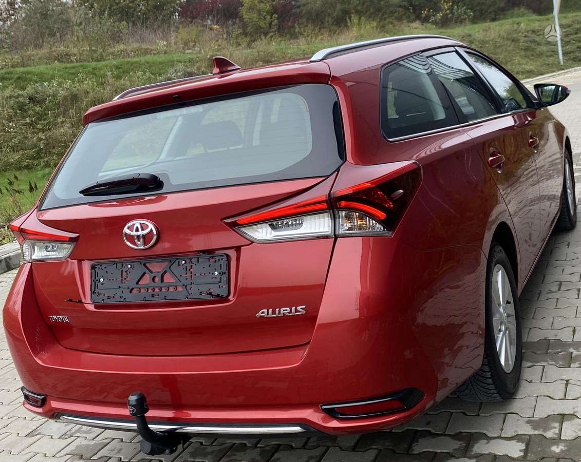 Toyota Auris 2015 — фото 6
