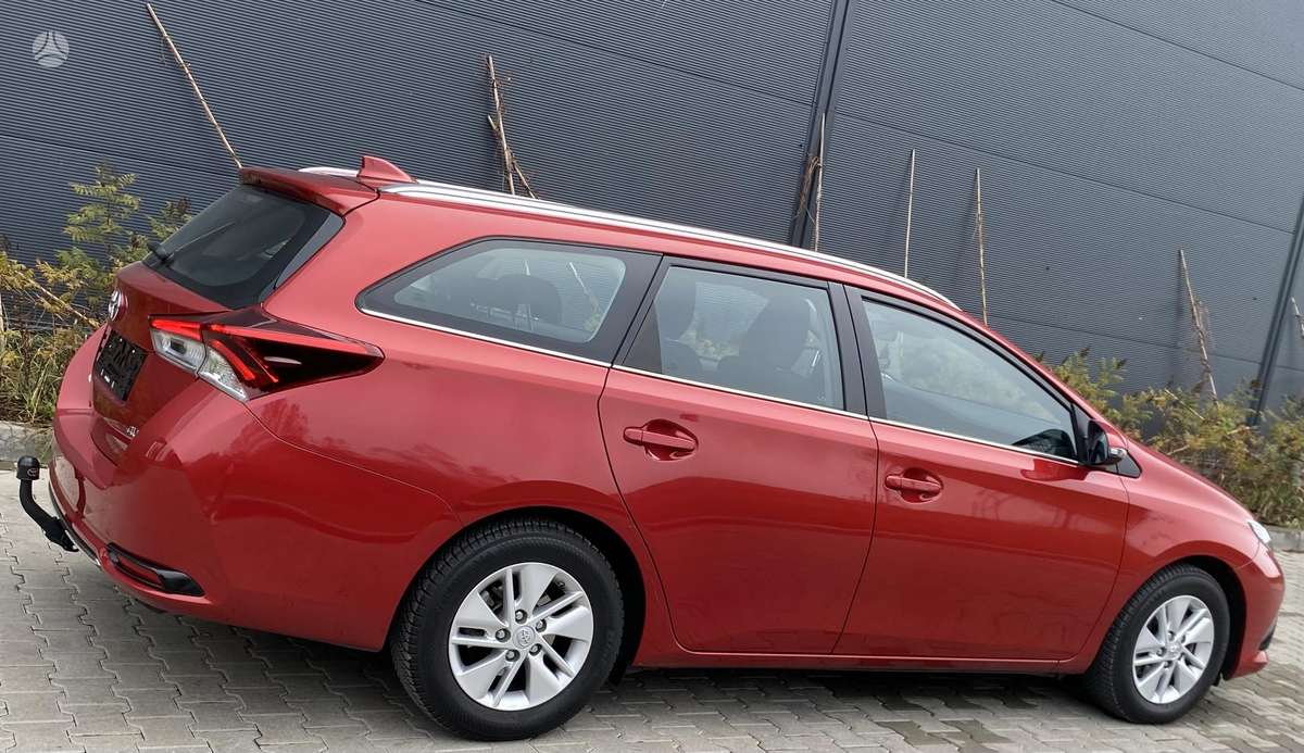 Toyota Auris 2015 — фото 7