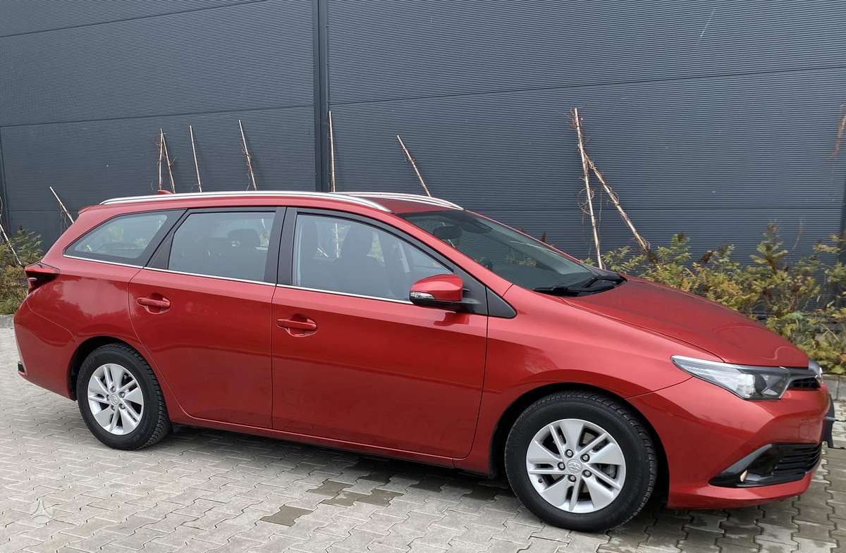 Toyota Auris 2015 — фото 8
