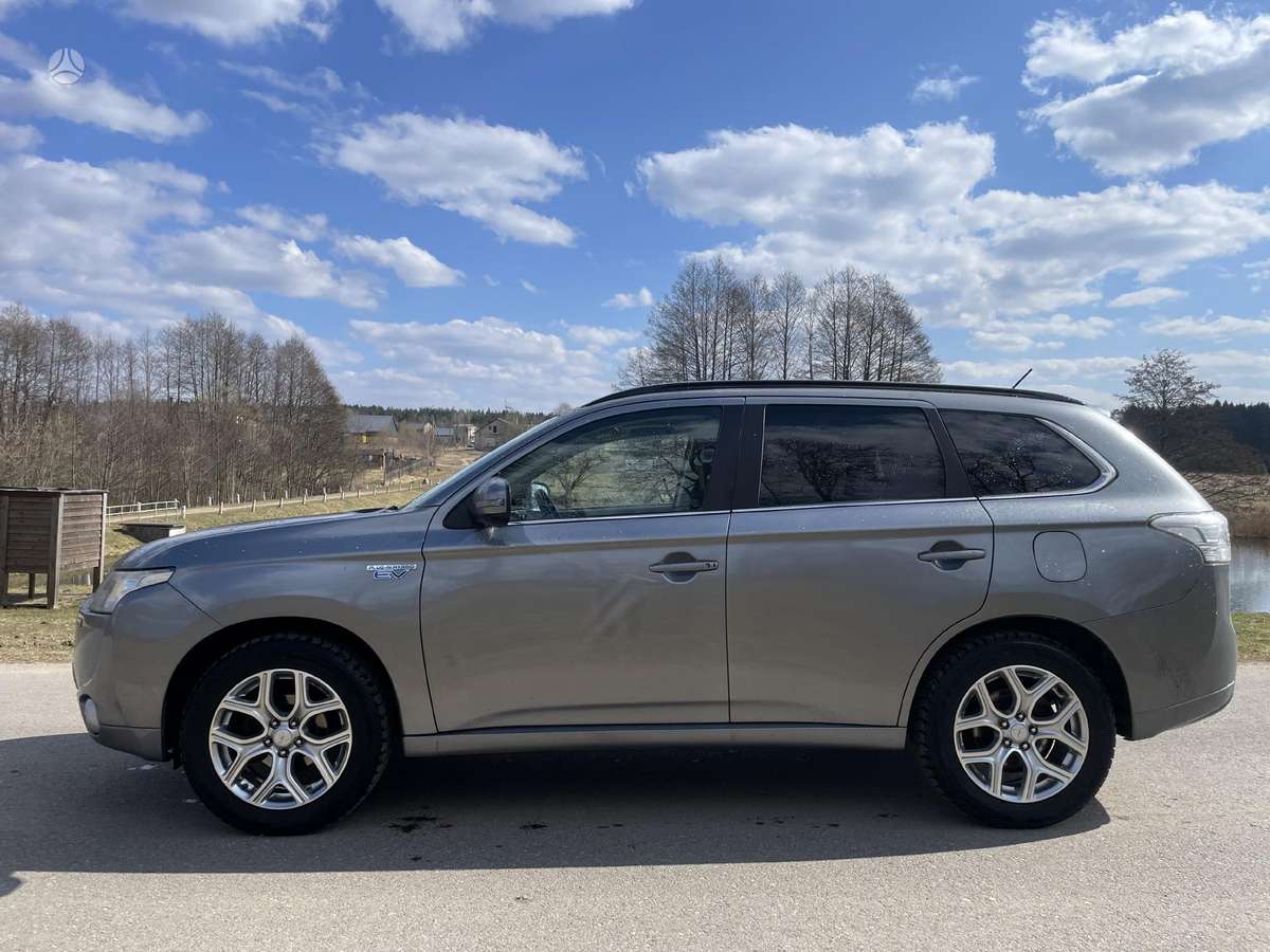 Mitsubishi Outlander 2014 — engine 2000 cm³, 121 HP (89kW)