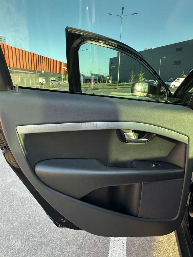 Volvo XC70 2009 — photo 18