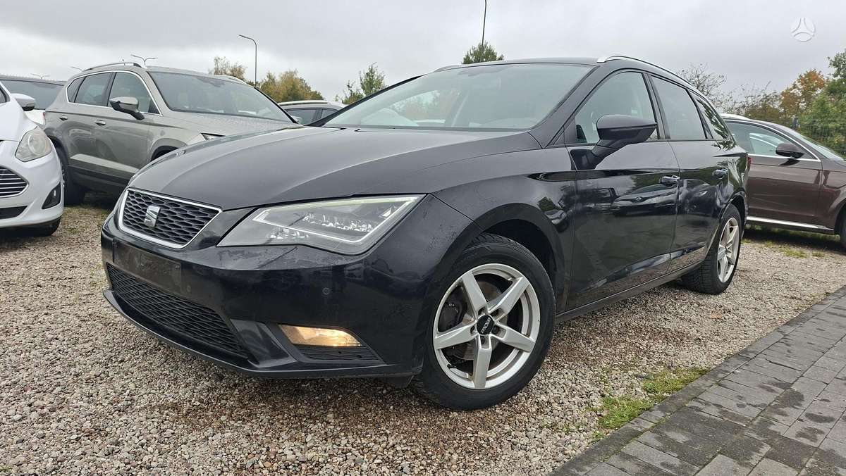 Seat Leon 2015 — rear view