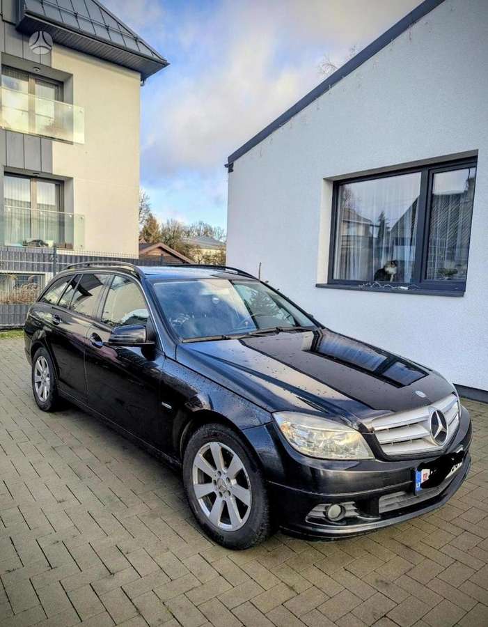 Mercedes-Benz C200 2011 — вигляд ззаду