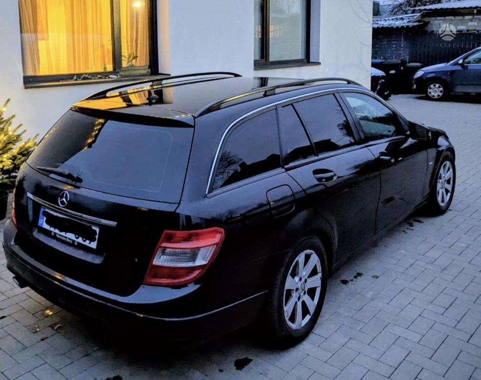 Mercedes-Benz C200 2011 — салон