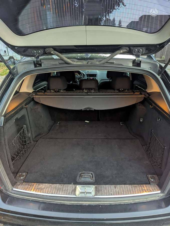 Mercedes-Benz C200 2011 — двигун 2148 cm³, 136 HP (100kW)