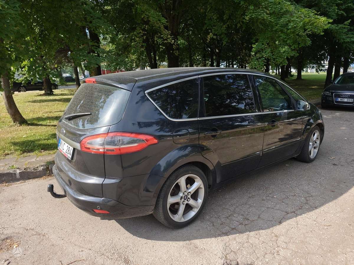 Ford S-MAX 2011 — вигляд ззаду