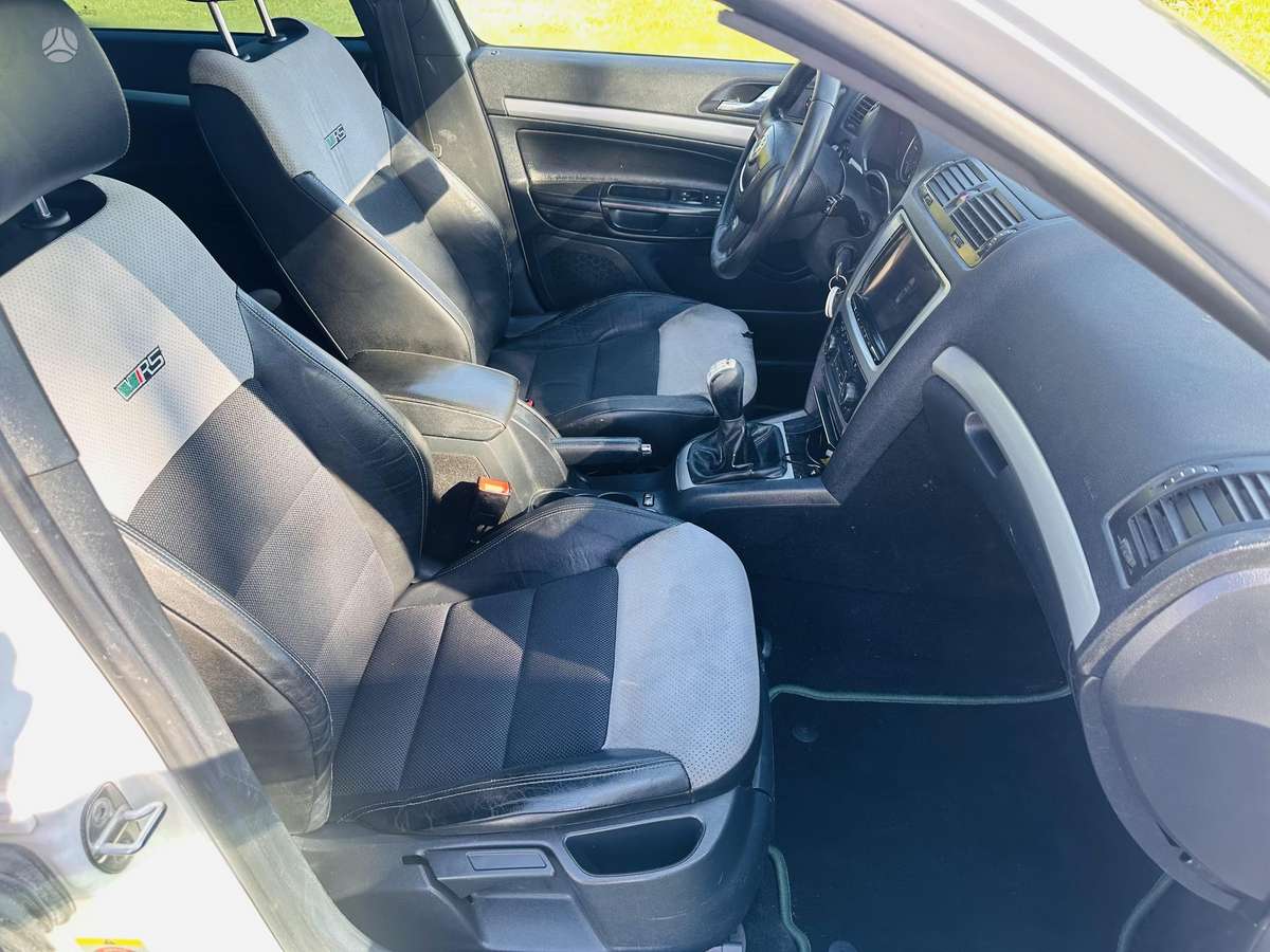 Skoda Octavia 2010 — салон