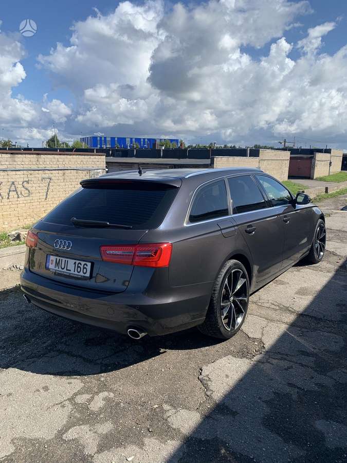 Audi A6 2012 — салон
