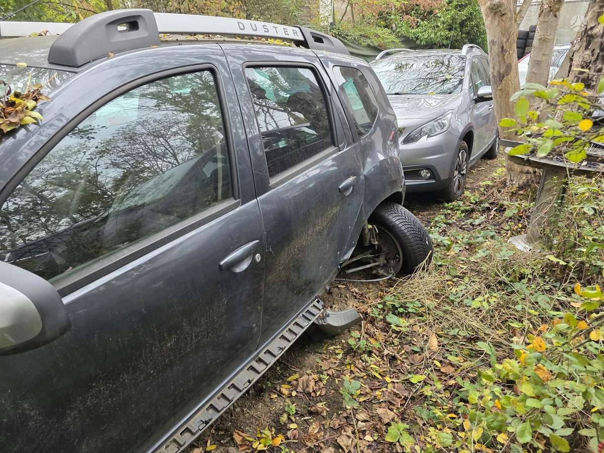 Dacia Duster 2013 — салон