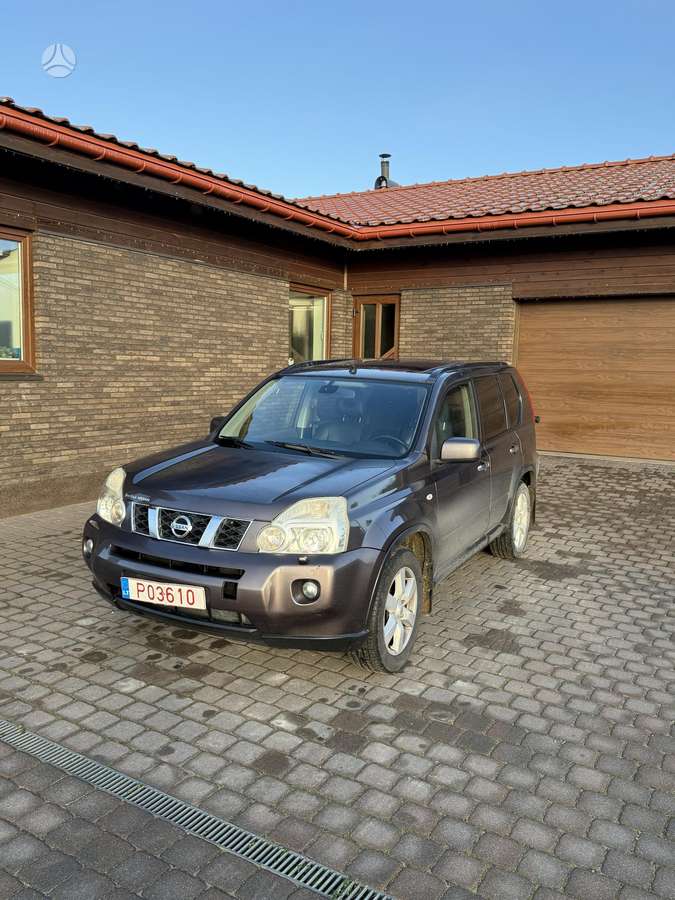 Nissan X-Trail 2008 — rear view