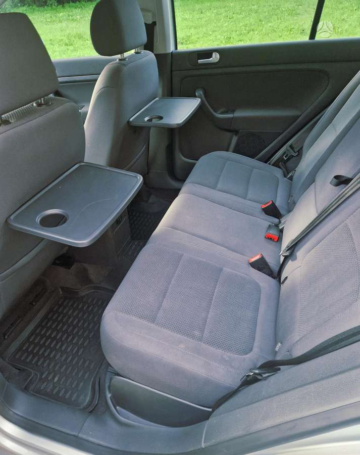 Volkswagen Golf 2005 — салон