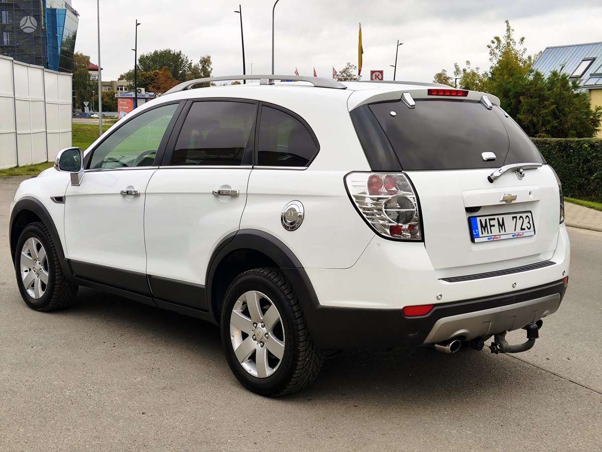 Chevrolet Captiva 2013 — rear view