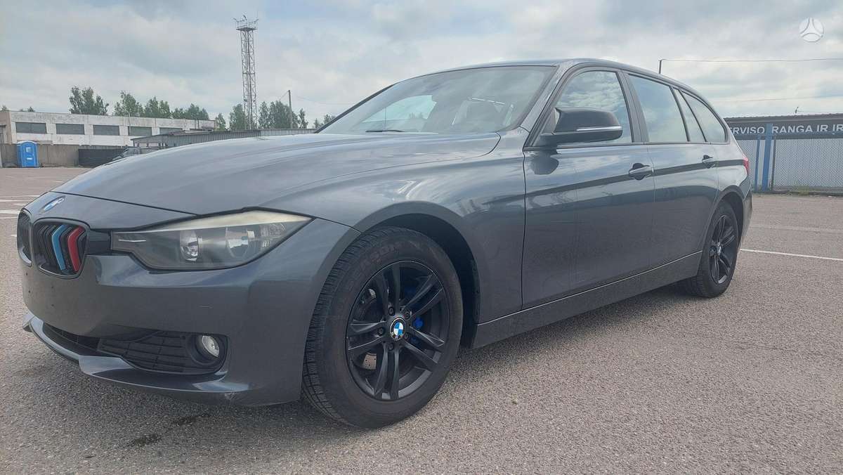 BMW 318 2013 — rear view
