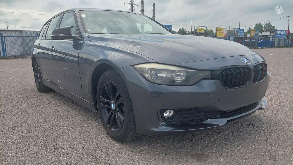 BMW 318 2013 — interior