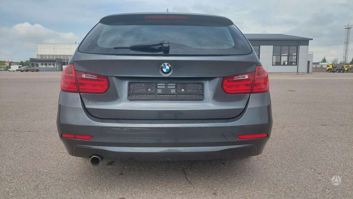 BMW 318 2013 — engine 1995 cm³, 143 HP (105kW)