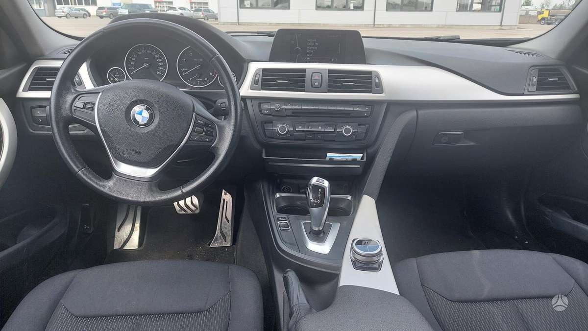 BMW 318 2013 — photo 7