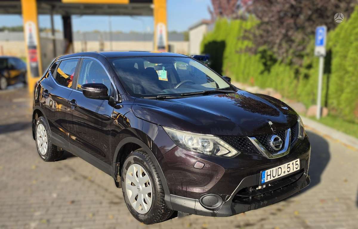 Nissan Qashqai 2015 — rear view
