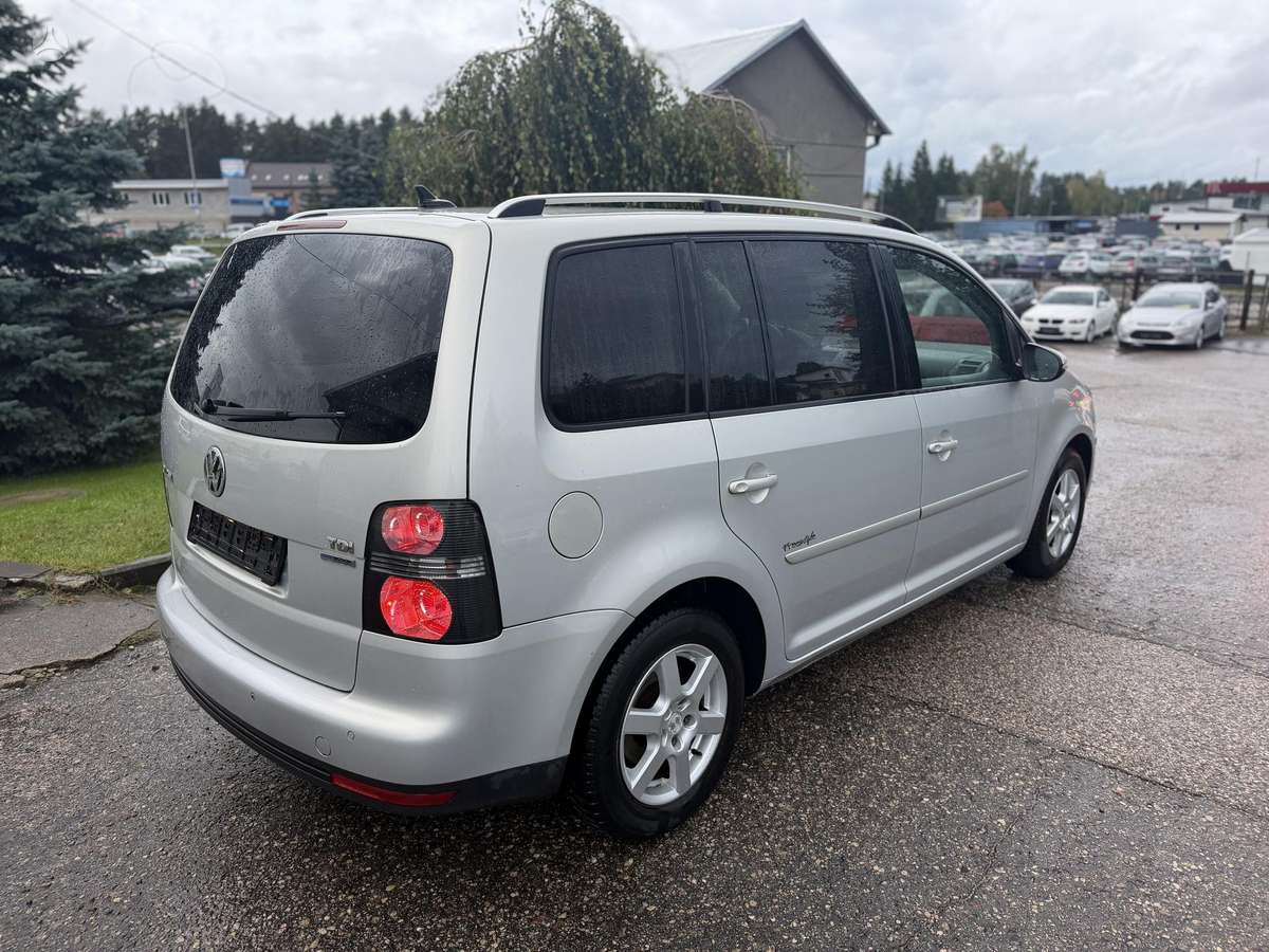 Volkswagen Touran 2010 — двигун 1968 cm³, 140 HP (103kW)