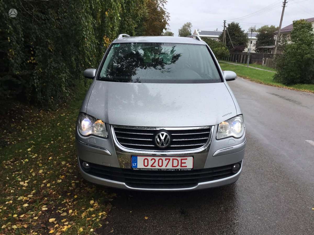 Volkswagen Touran 2007 — вигляд ззаду