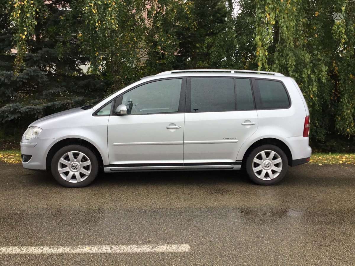 Volkswagen Touran 2007 — салон