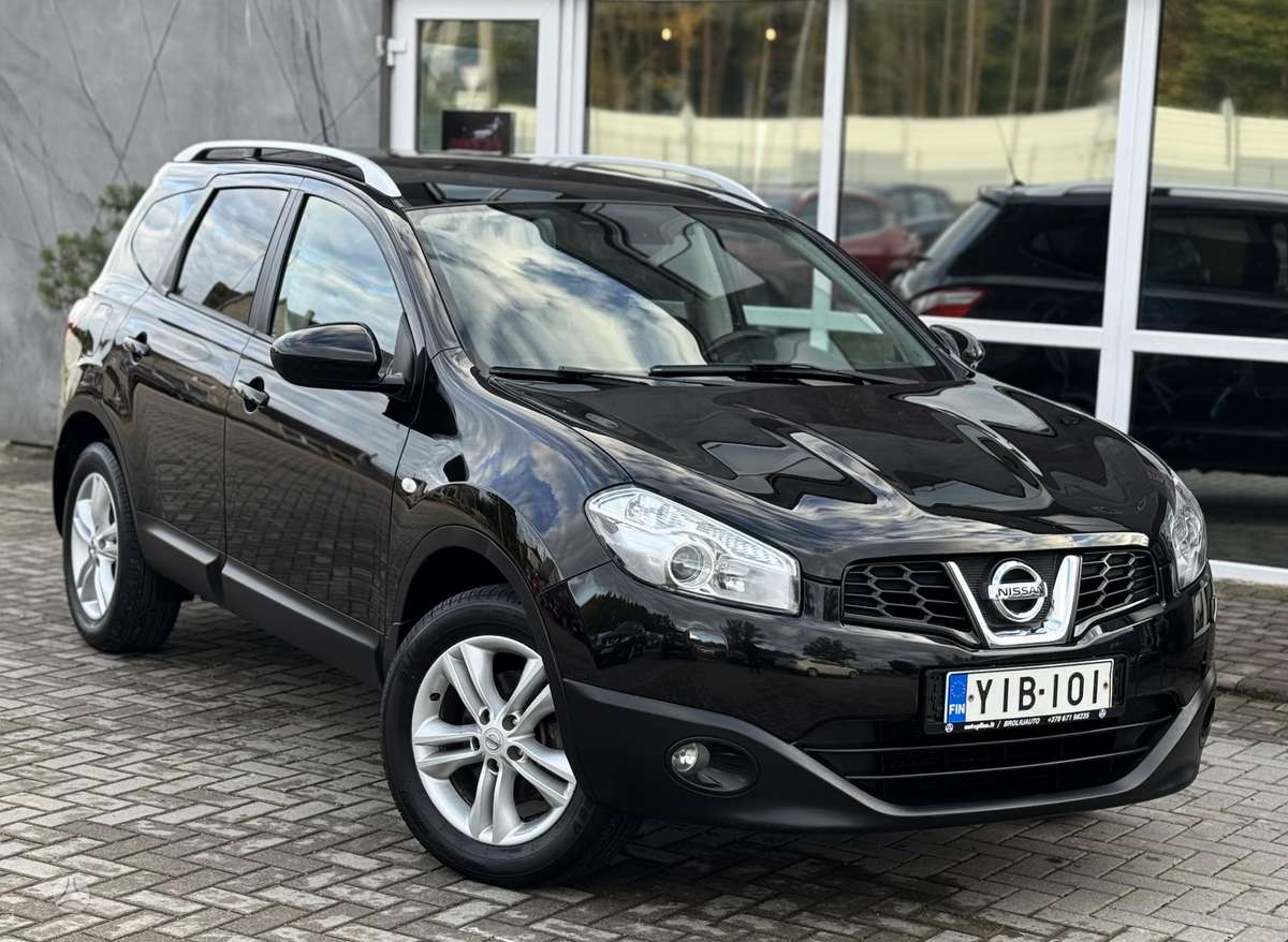 Nissan Qashqai+2 2012 — rear view