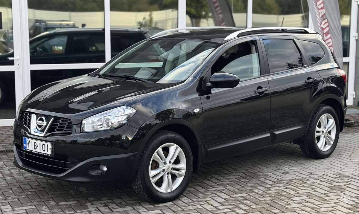Nissan Qashqai+2 2012 — interior