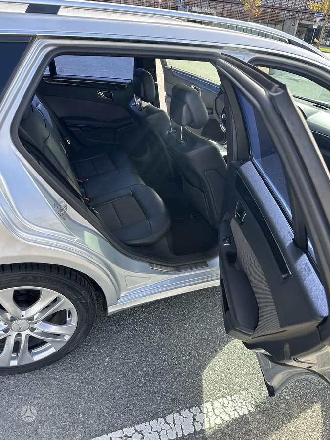 Mercedes-Benz E300 2010 — photo 11