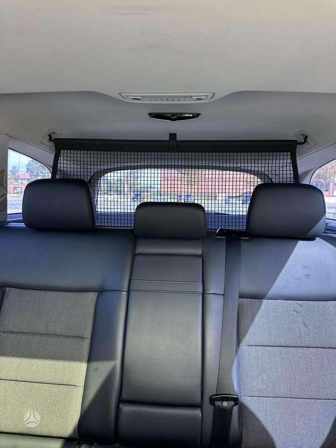 Mercedes-Benz E300 2010 — photo 12