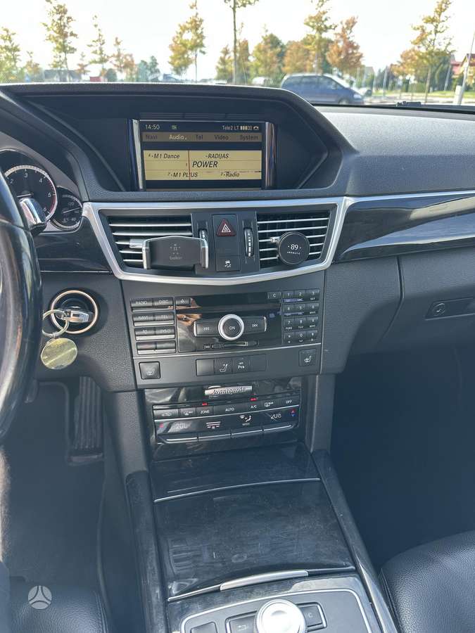 Mercedes-Benz E300 2010 — photo 14