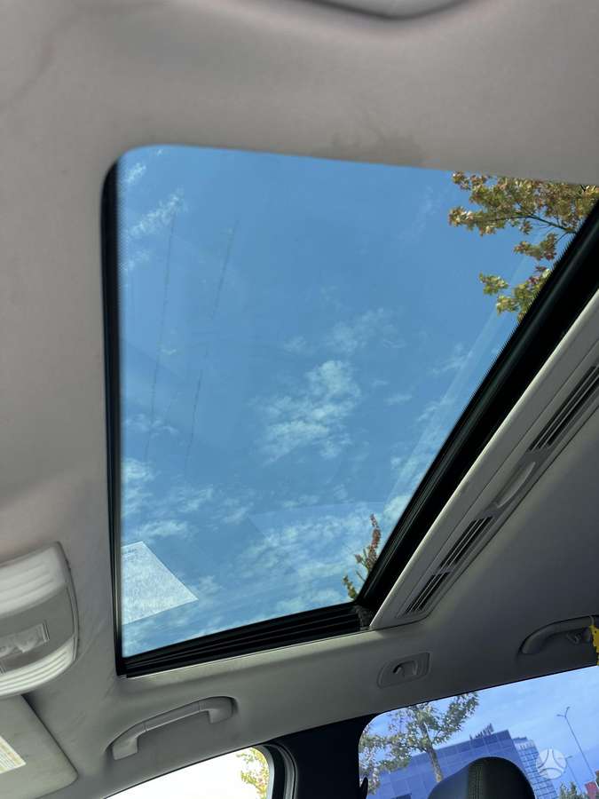 Mercedes-Benz E300 2010 — photo 15
