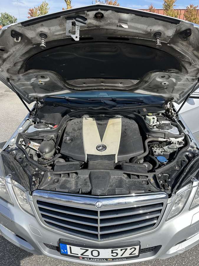 Mercedes-Benz E300 2010 — photo 16
