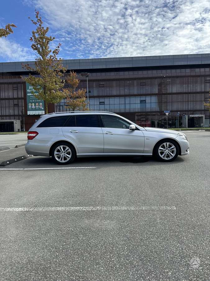 Mercedes-Benz E300 2010 — engine 3000 cm³, 204 HP (150kW)