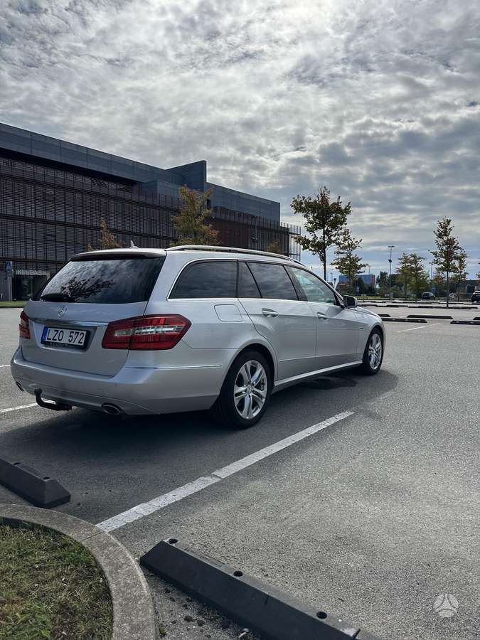 Mercedes-Benz E300 2010 — photo 5