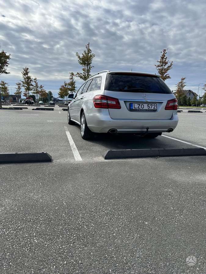 Mercedes-Benz E300 2010 — photo 6