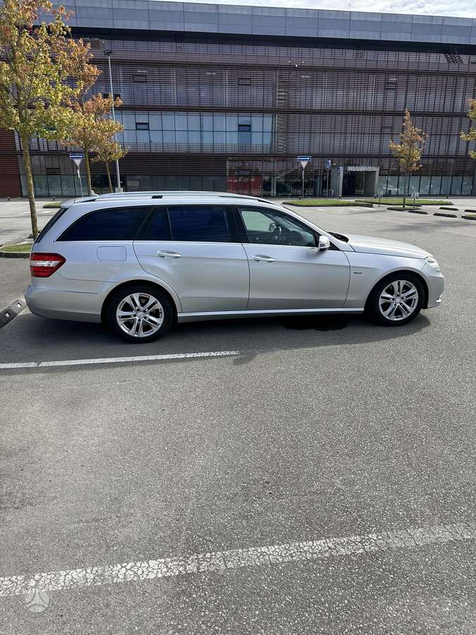 Mercedes-Benz E300 2010 — photo 7