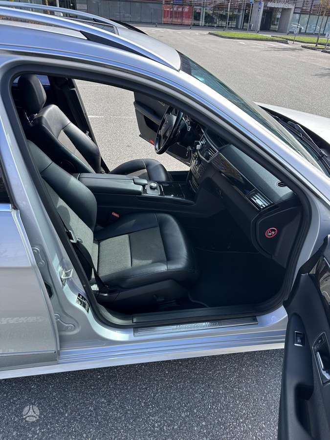 Mercedes-Benz E300 2010 — photo 9