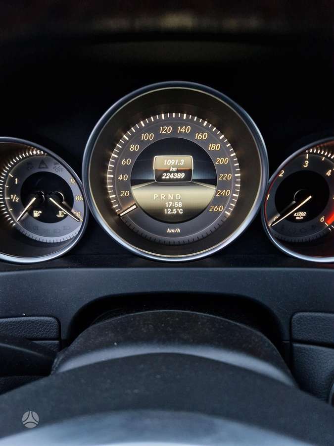 Mercedes-Benz C250 2013 — photo 10