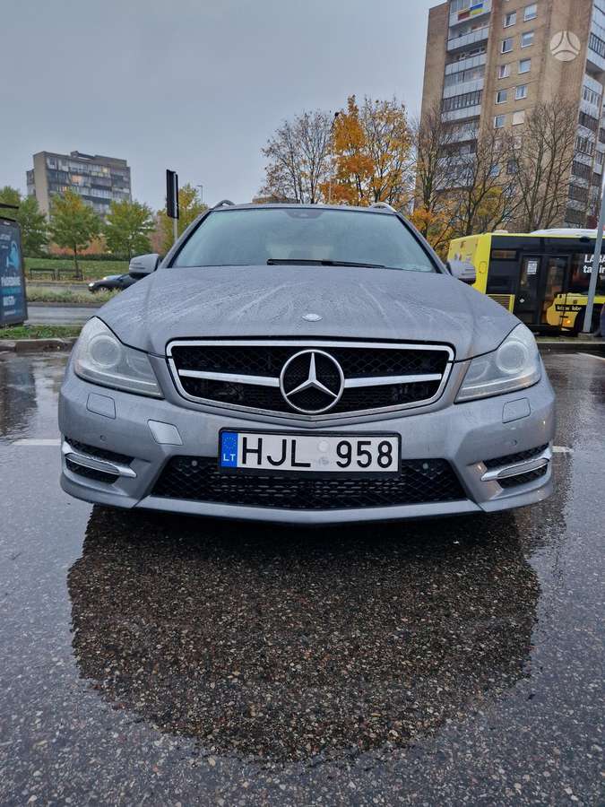 Mercedes-Benz C250 2013 — rear view