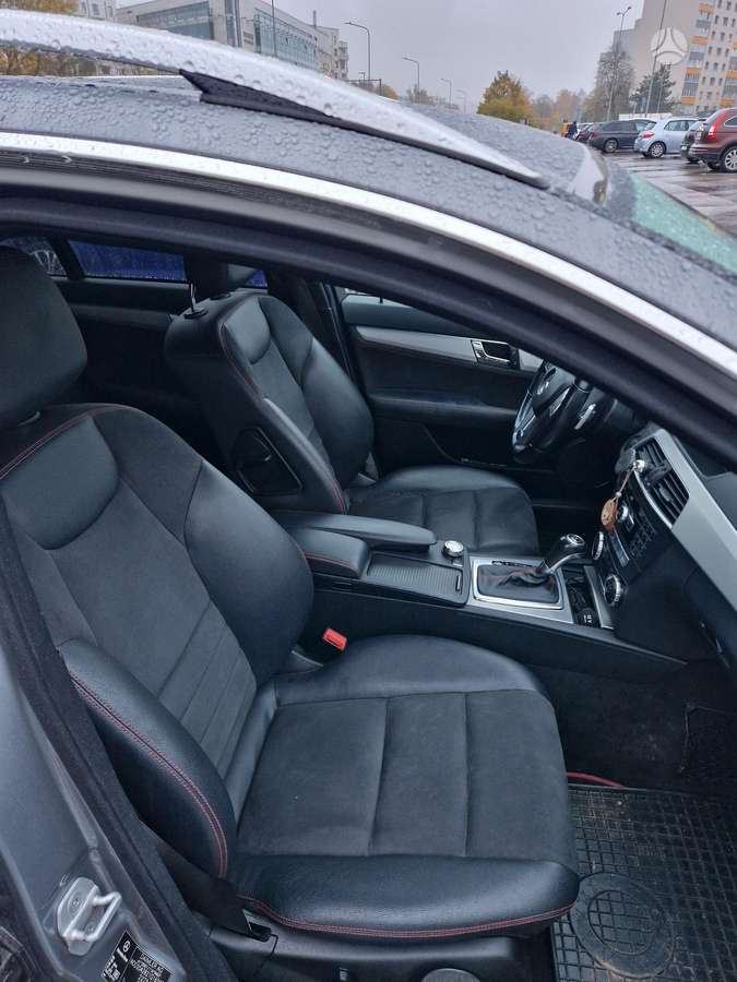 Mercedes-Benz C250 2013 — photo 9