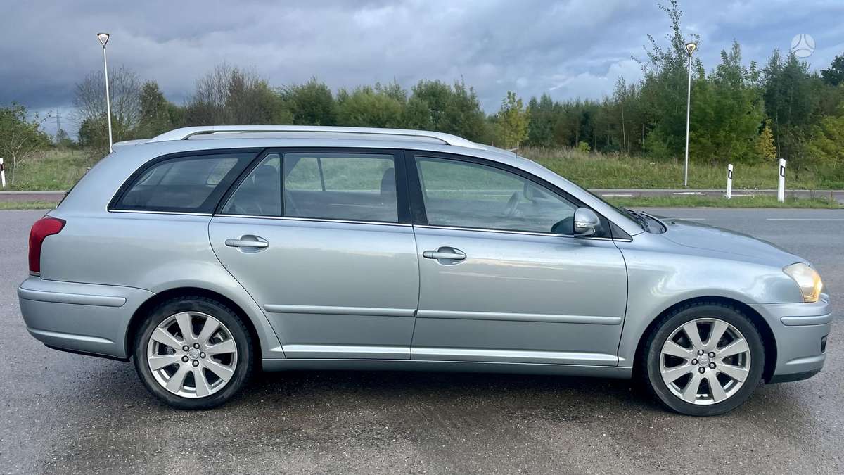 Toyota Avensis 2009 — двигун 2362 cm³, 163 HP (120kW)