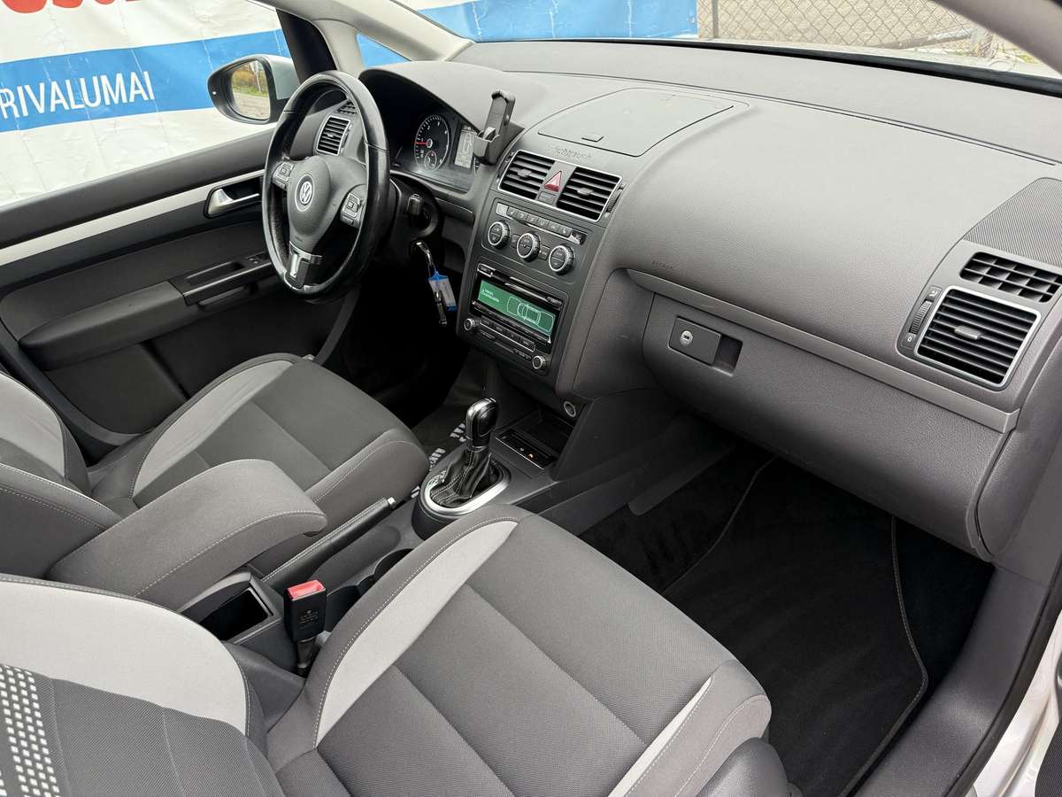 Volkswagen Touran 2013 — photo 14