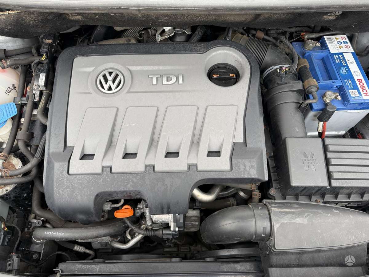 Volkswagen Touran 2013 — photo 17
