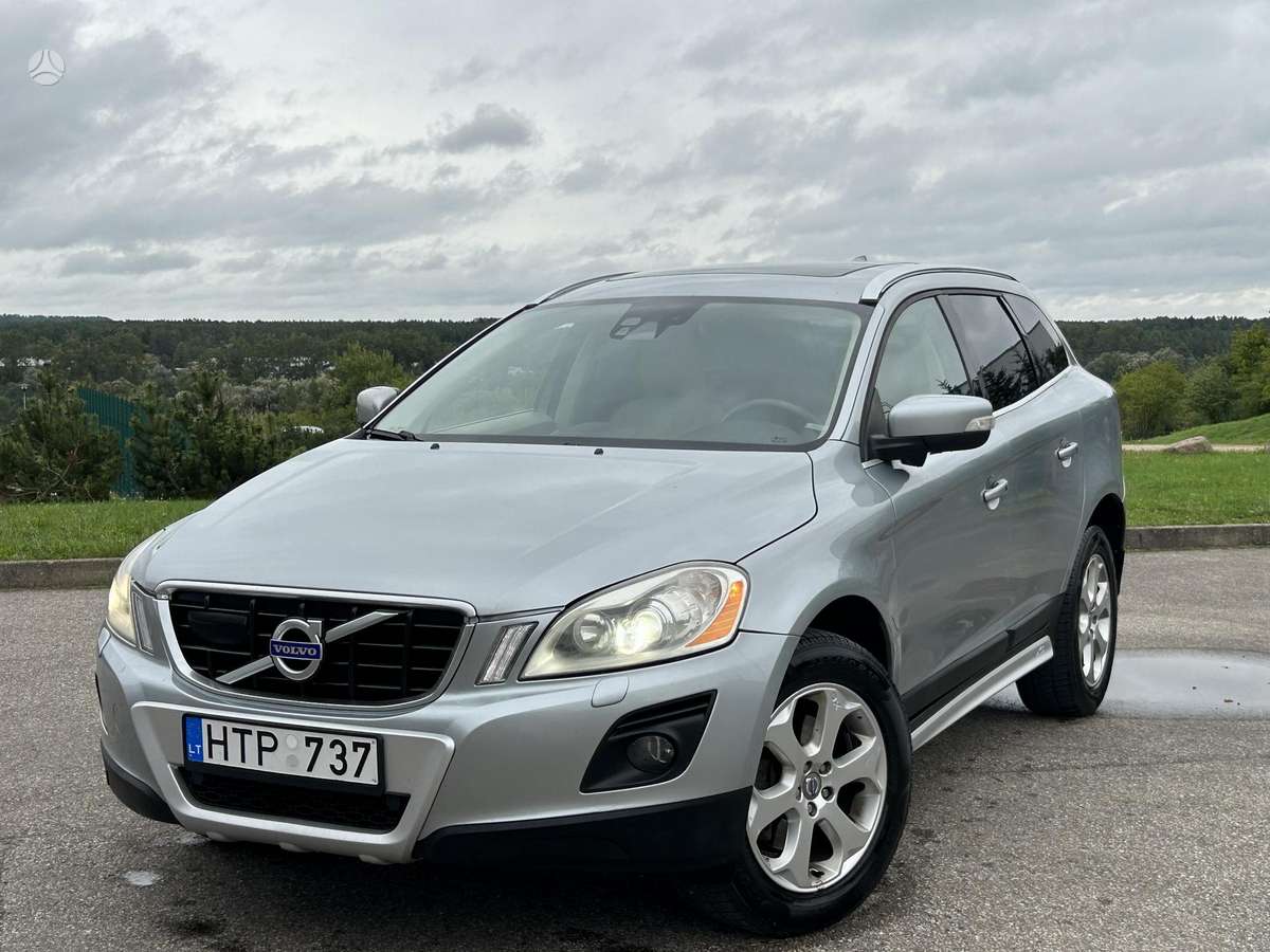 Volvo XC60 2009 — салон