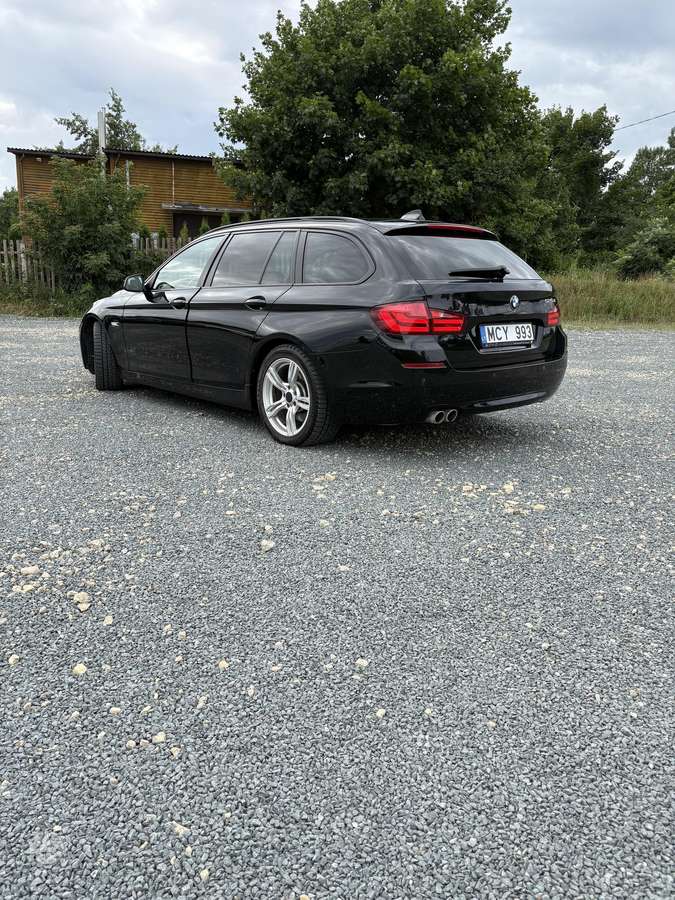 BMW 525 2010 — rear view
