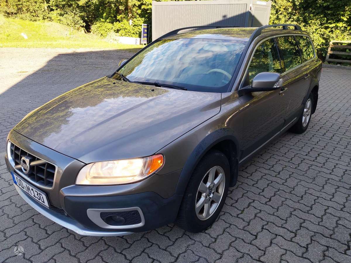 Volvo XC70 2009 — rear view