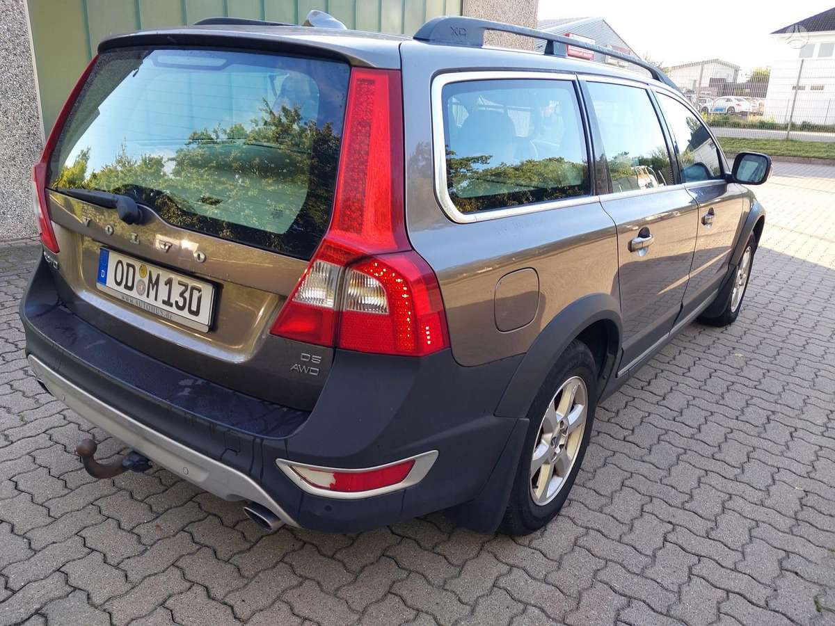 Volvo XC70 2009 — engine 2400 cm³, 185 HP (136kW)
