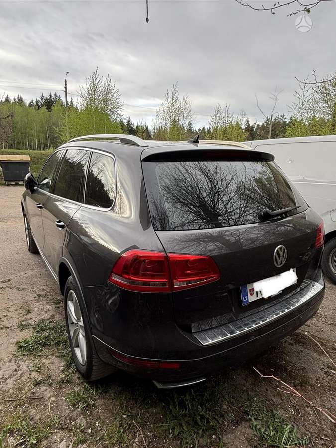 Volkswagen Touareg 2010 — interior