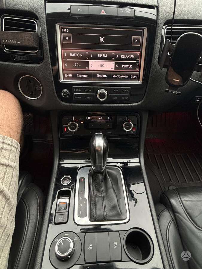 Volkswagen Touareg 2010 — engine 2967 cm³, 241 HP (177kW)