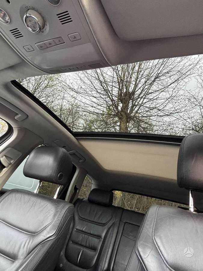 Volkswagen Touareg 2010 — photo 5